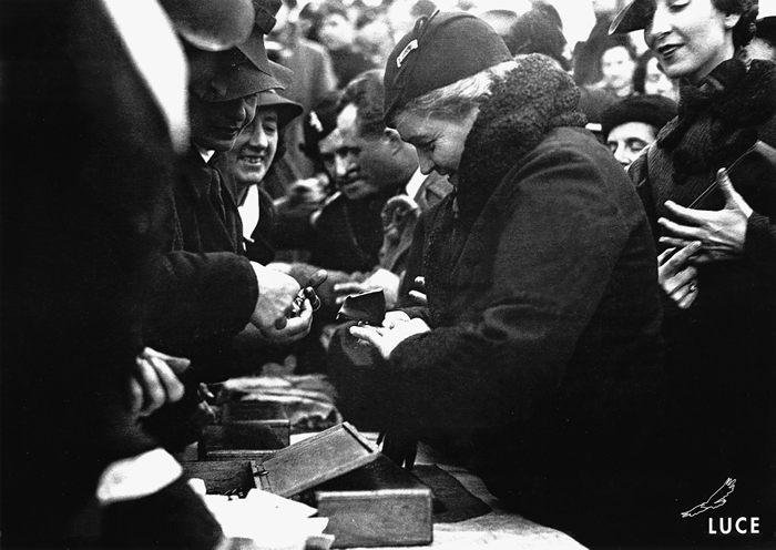 Donne e fascismo: Moni Ovadia cerca l’applauso facile