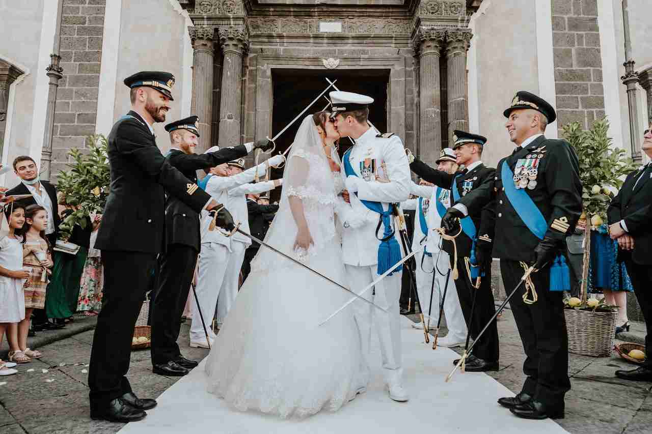 A caccia di visibilità: abbasso il matrimonio militare!