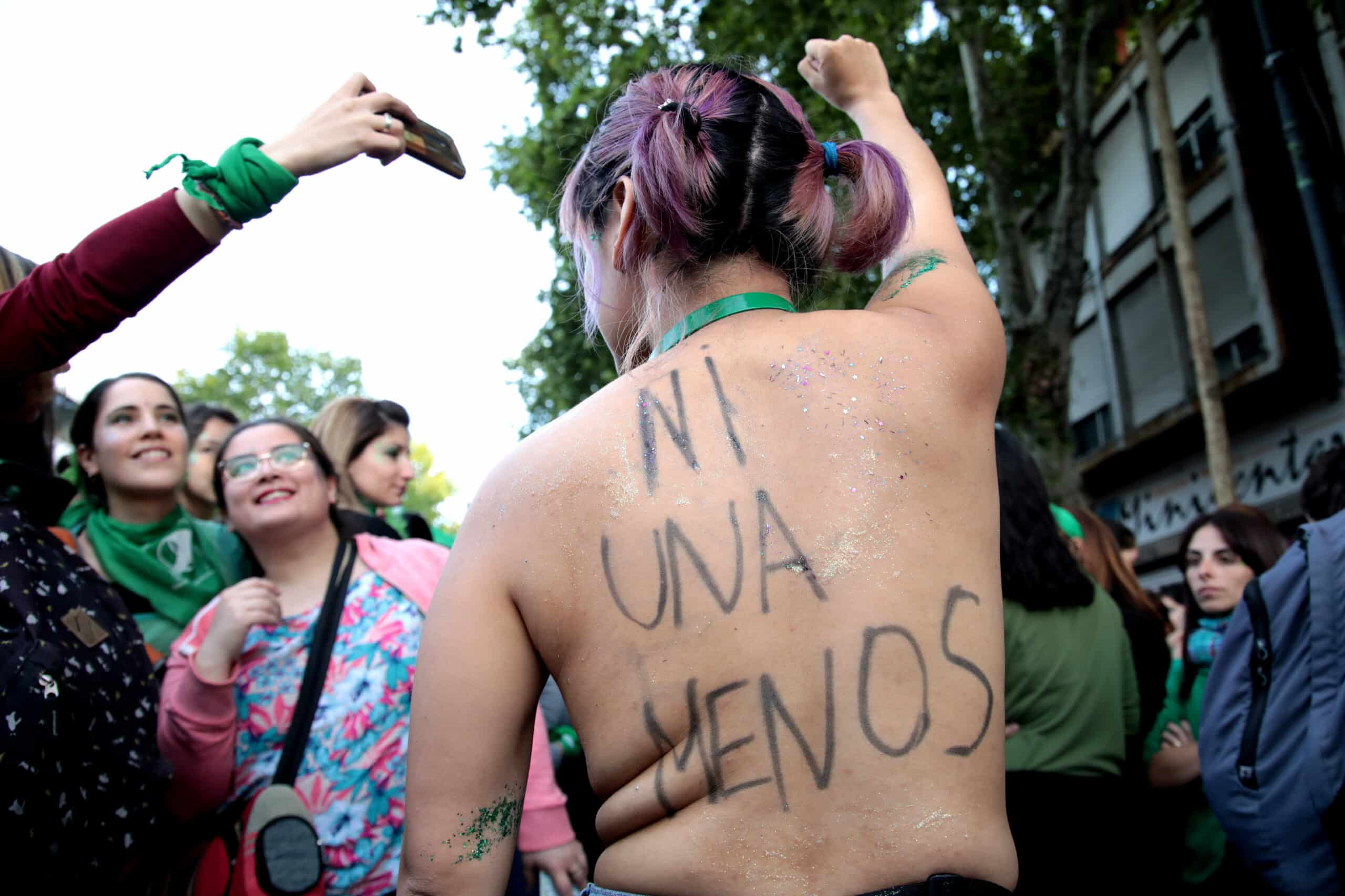 Abolire il reato di “femminicidio”: la proposta argentina